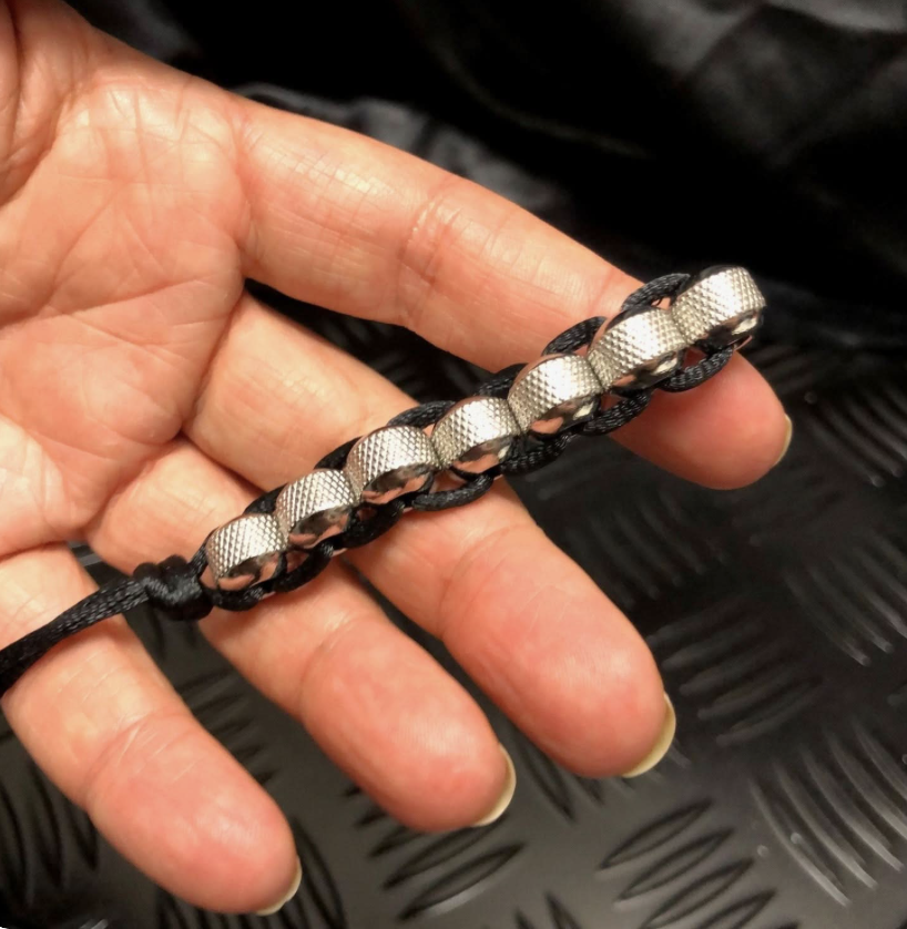 Handy crunchy fidget tool